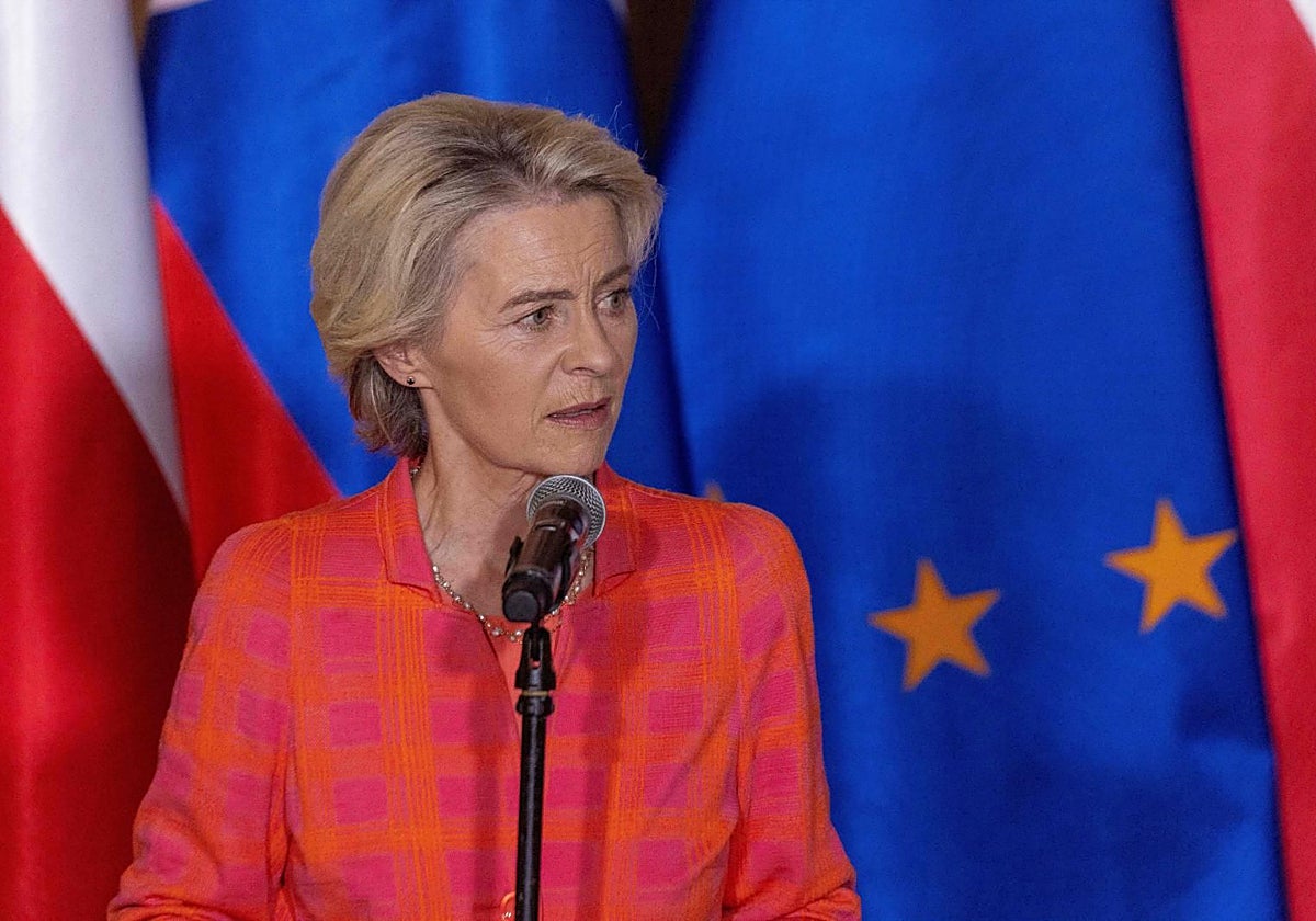 La presidenta de la Comisión Europea, Ursula von der Leyen, en una rueda de prensa
