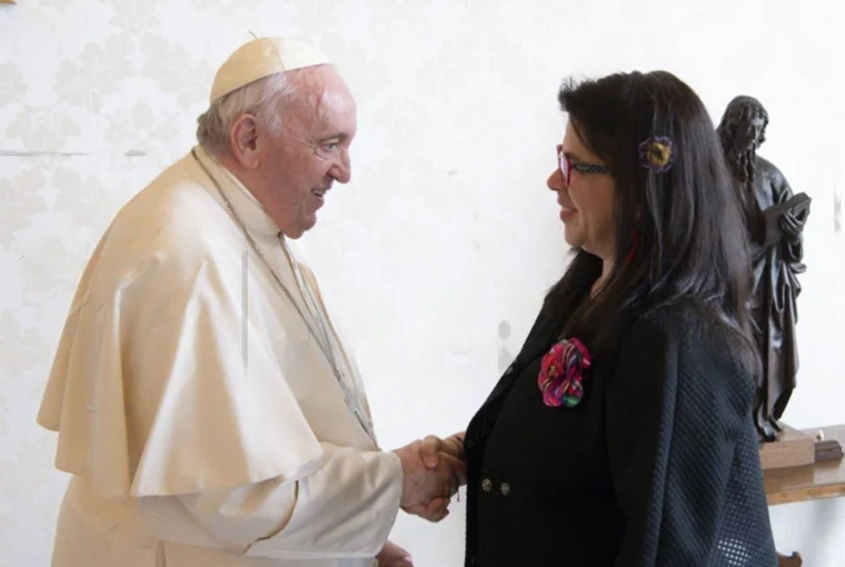 Paola Ugaz reunida con el papa Francisco