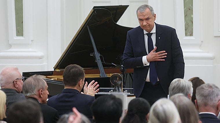 Pavel Latushka recibe el Premio Lech Walesa