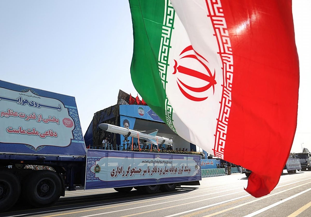 El misil de crucero Qader se ve durante el desfile militar anual en Teherán, Irán