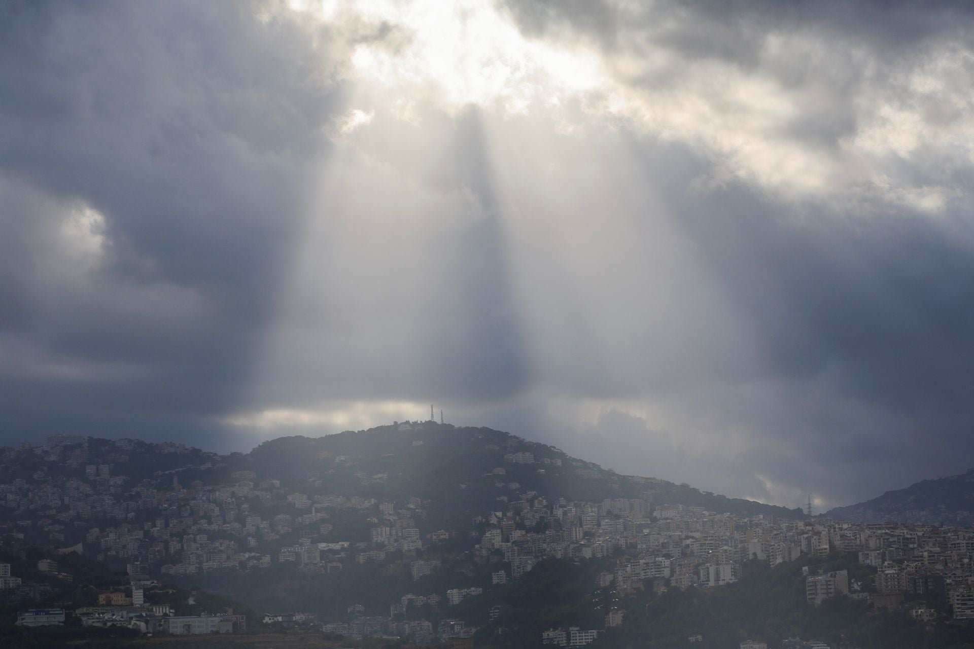 El amanecer en la capital de Líbano tras la llegada de la incursión terrestre de Israel