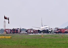 Revientan cuatro neumáticos de un avión Barcelona-Milán al aterrizar y cierran el aeropuerto