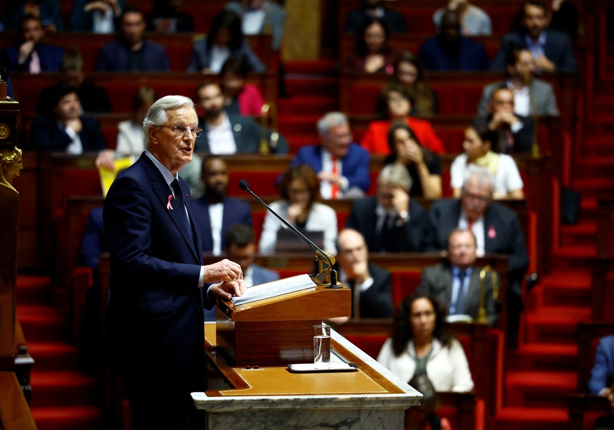 El primer ministro francés Barnier pronuncia su discurso de política general ante el Parlamento en París