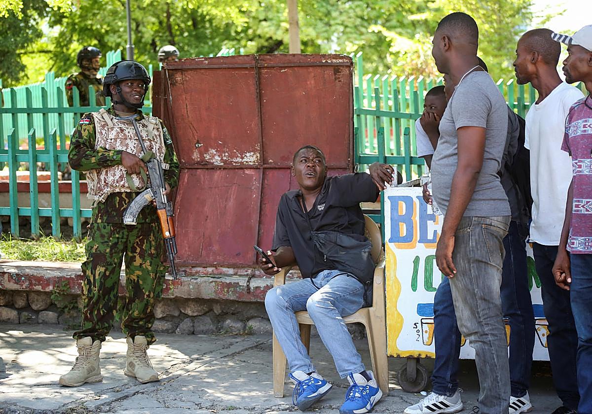 Policía en Puerto Príncipe, capital de Haití