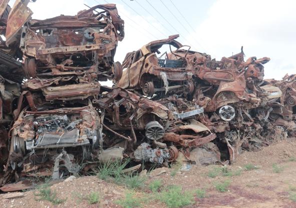 Imagen secundaria 1 - Fotos de las víctimas, un cementerio, mensajes de cariño a los seres queridos perdidos... El recuerdo permanece vivo en el lugar del festival Nova