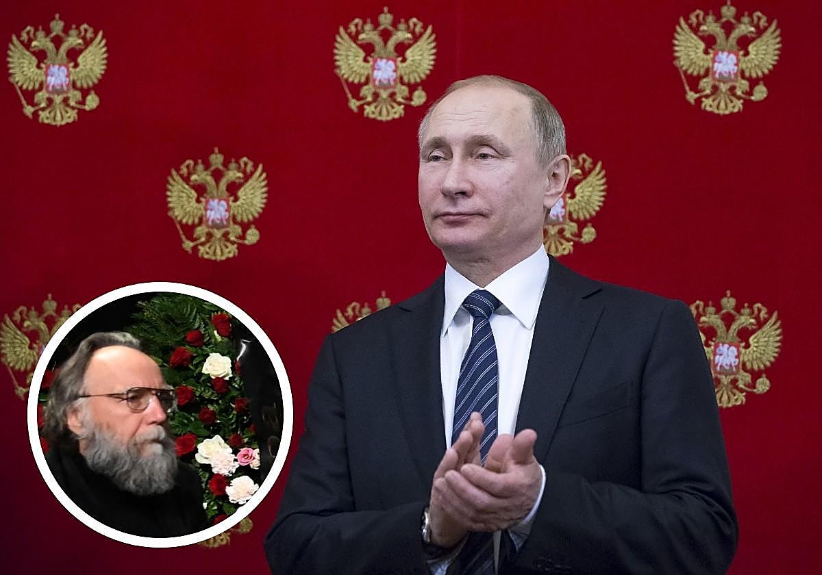 Dugin (en pequeño) y Putin en fotos de archivo