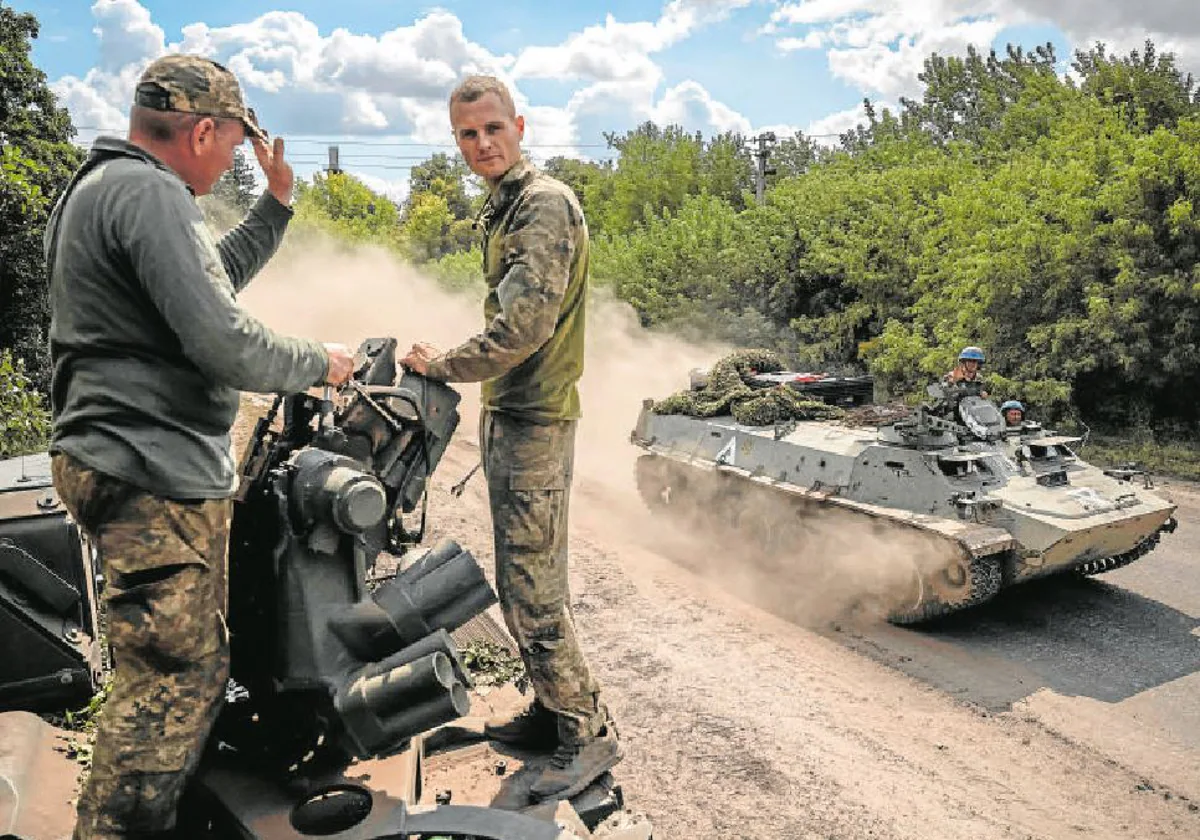 Soldados ucranianos cerca de la frontera de Rusia