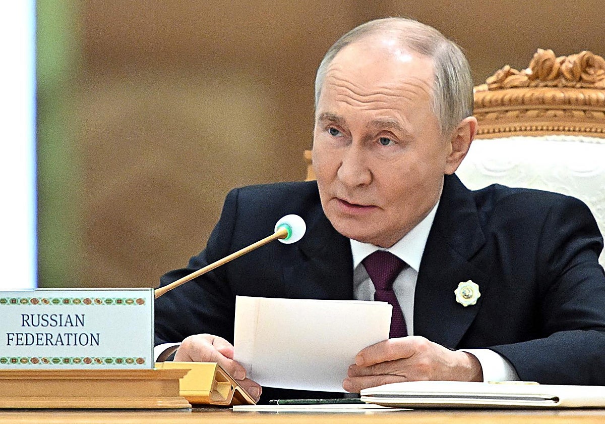 Putin da un discurso en el foro Interrelación entre las Épocas y la Civilización, en Asjabad (Turkmenistán)