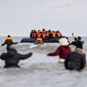 Llegan casi 500 migrantes a Reino Unido en nueve embarcaciones a través del canal de la Mancha
