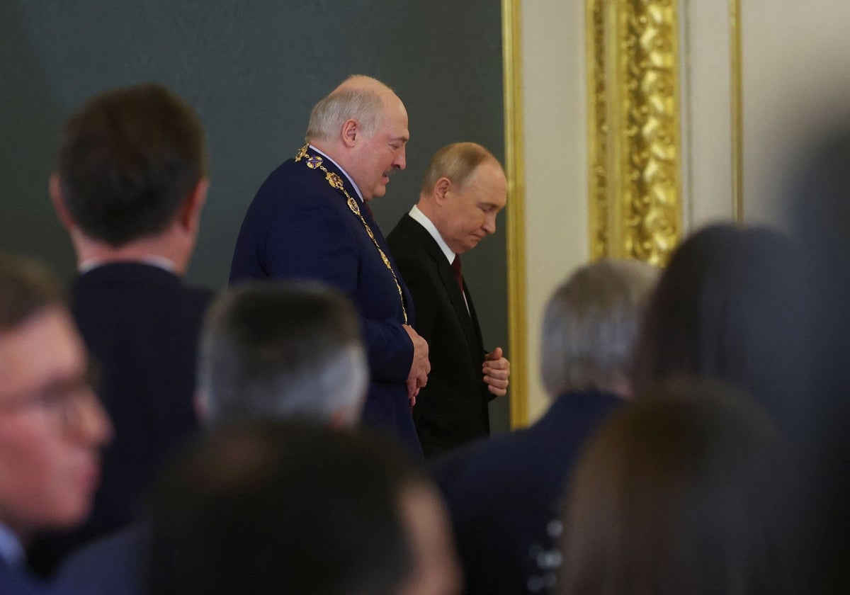 El presidente ruso Putin se reúne con el presidente bielorruso Lukashenko en Moscú