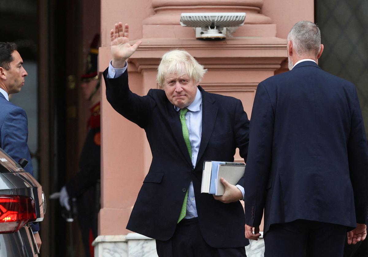 El ex primer ministro británico Boris Johnson a su llegada a la Casa Rosada, en Buenos Aires, este lunes