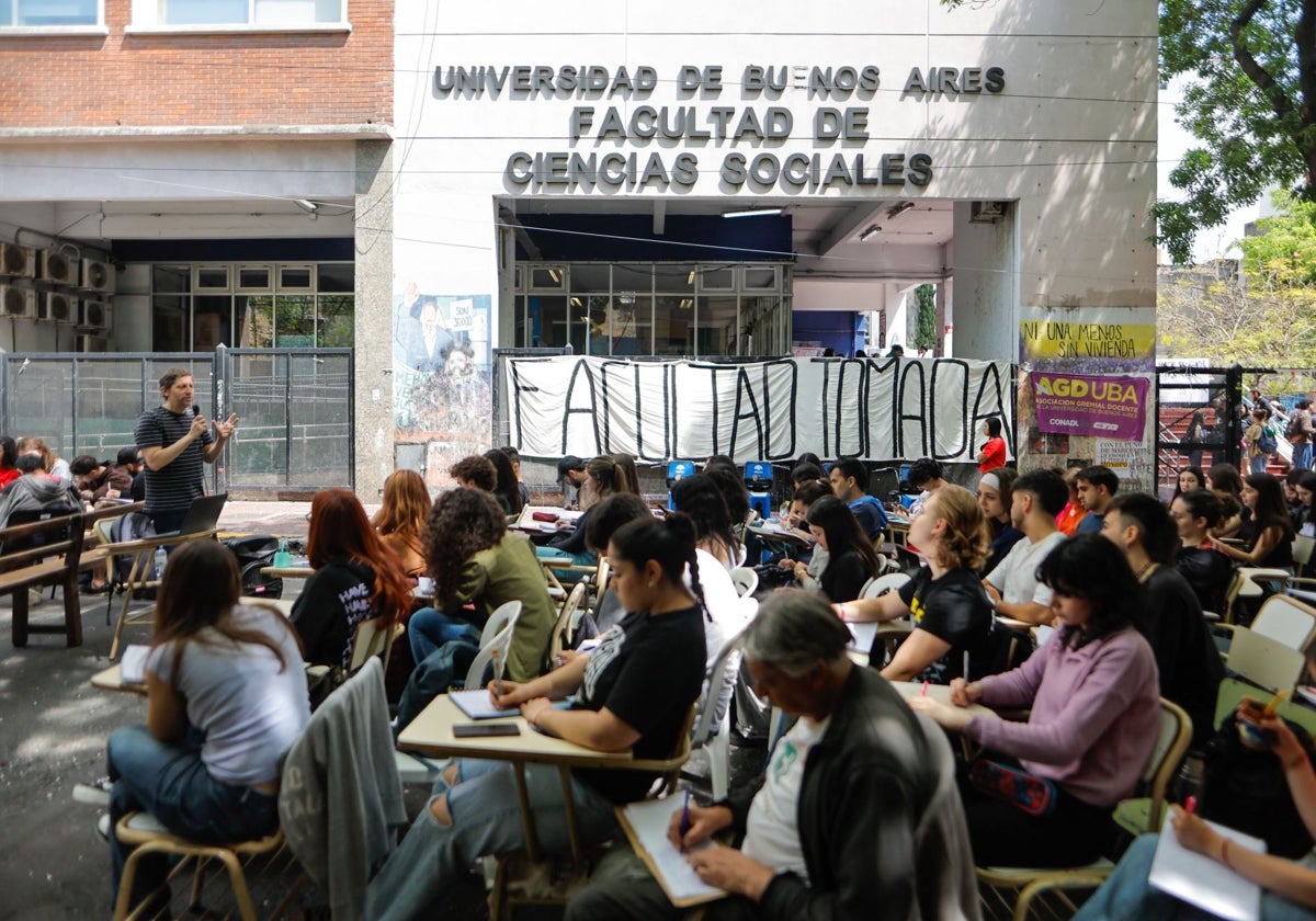 Estudiantes se manifiestan en Buenos Aires, Argentina