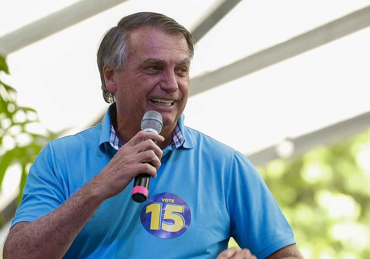 El expresidente ultraderechista brasileño Jair Bolsonaro habla durante un acto de campaña para apoyar al actual alcalde de Sao Paulo