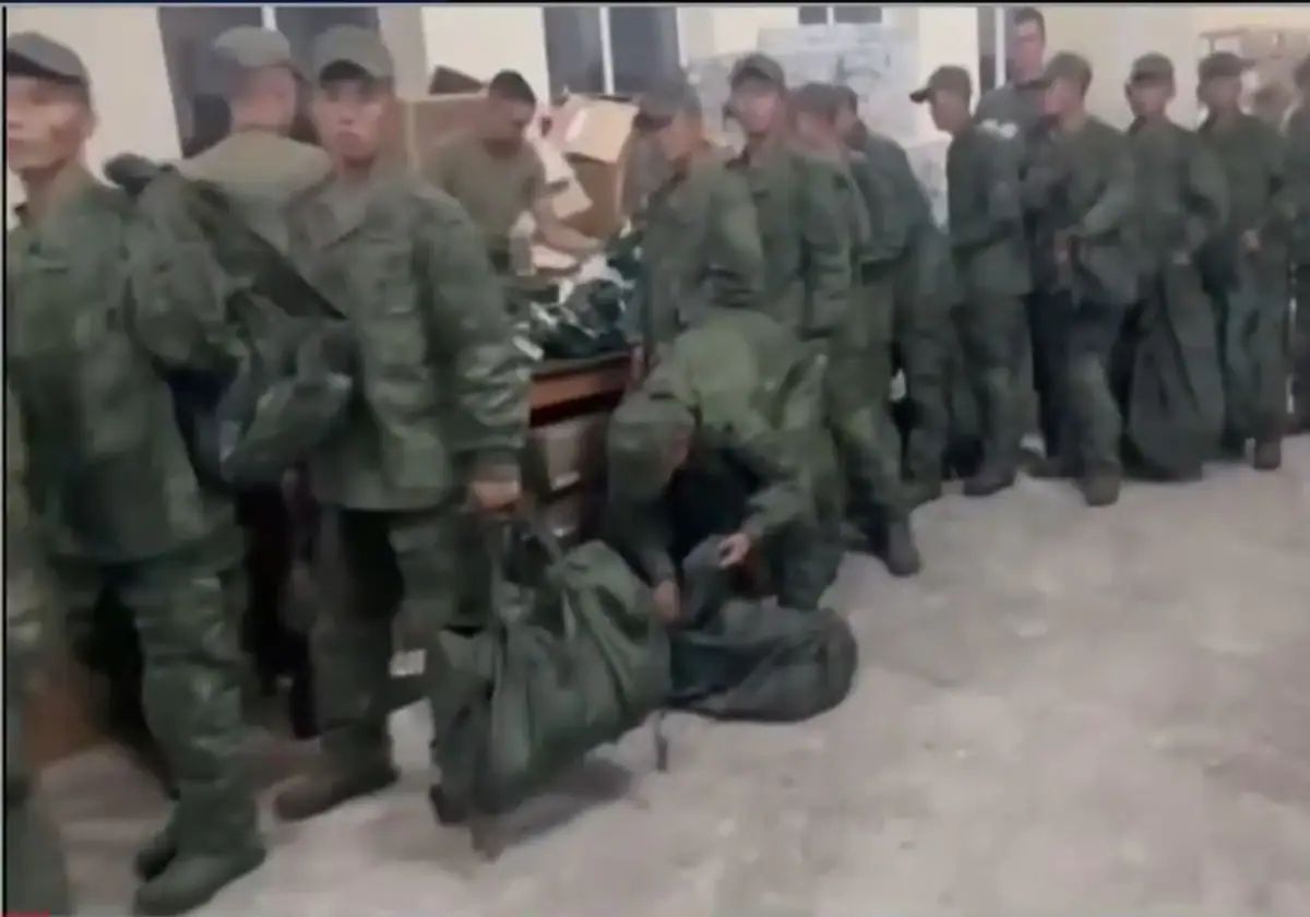 Captura del vídeo que muestra a supuestos soldados norcoreanos en una base militar de Rusia