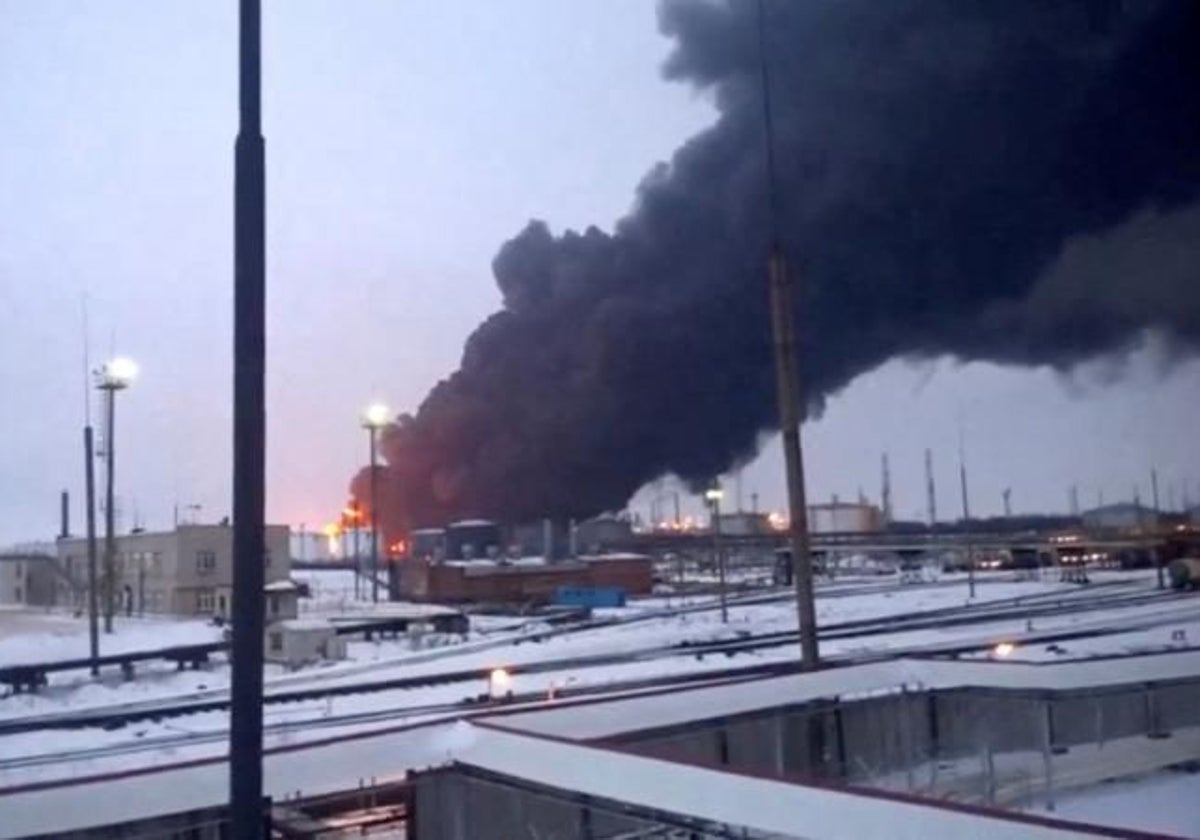 Una refinería en la región rusa de Ryazan arde tras un ataque con drones ucranianos en marzo