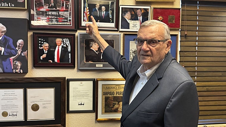 Arpaio recibe a ABC en su despacho en Phoenix