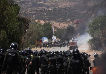 Seguidores de Evo Morales toman tres cuarteles militares como rehenes en Bolivia