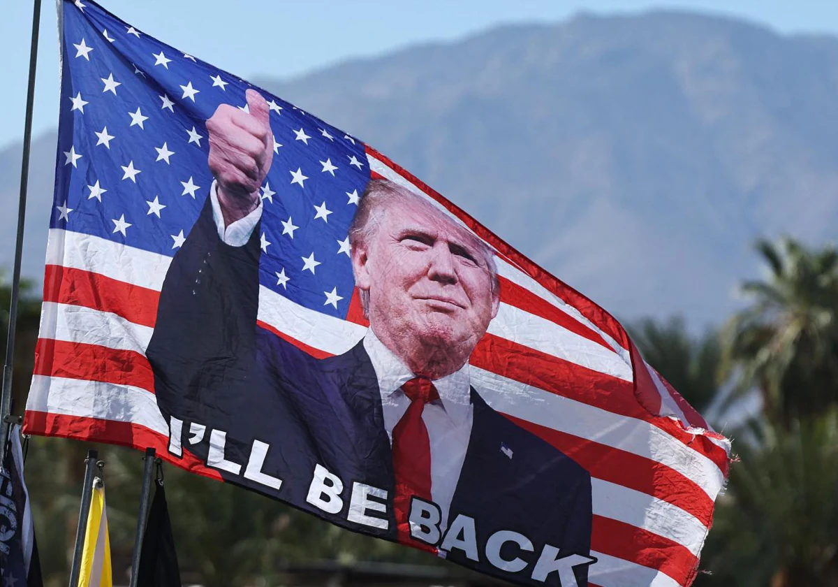 Bandera de Trump durante la campaña