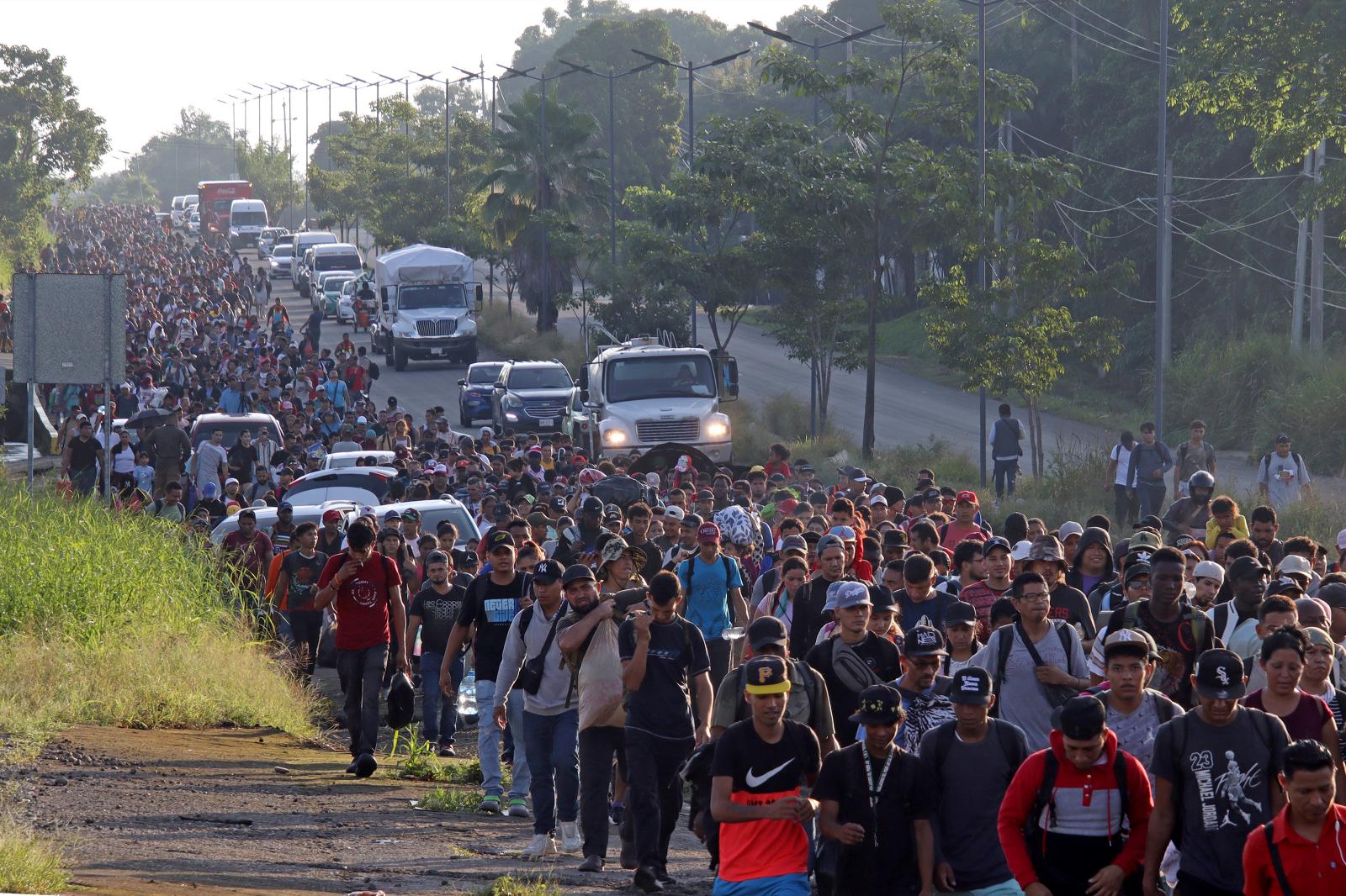 Miles de migrantes salieron este martes en caravana desde la frontera sur de México, para pedir, en el marco de las elecciones de Estados Unidos que se celebran este martes, que no se endurezcan más las políticas migratorias para ingresar en el país