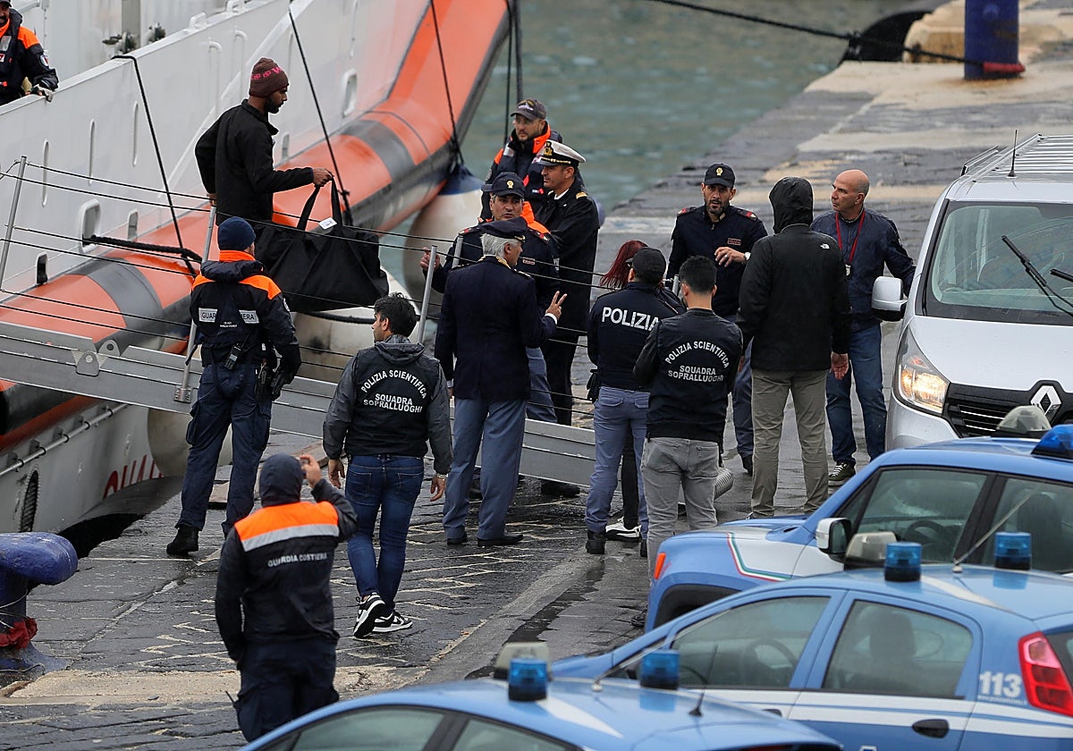 Inmigrantes llevados a Albania