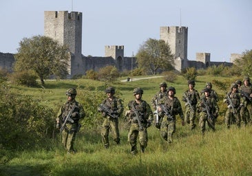 Suecia y Finlandia distribuyen entre sus ciudadanos guías para preparse para la guerra