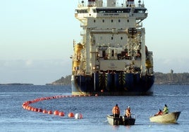 La Armada danesa persigue a un carguero chino en el Báltico sospechoso de la rotura de los cables de comunicación