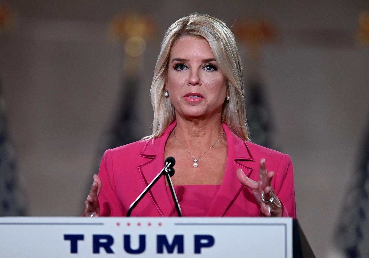 La fiscal general de Florida, Pam Bondi, en un mitin de Donald Trump