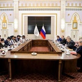 Rusia estrecha lazos con el régimen de los talibanes retirándolos de su lista de organizaciones terroristas