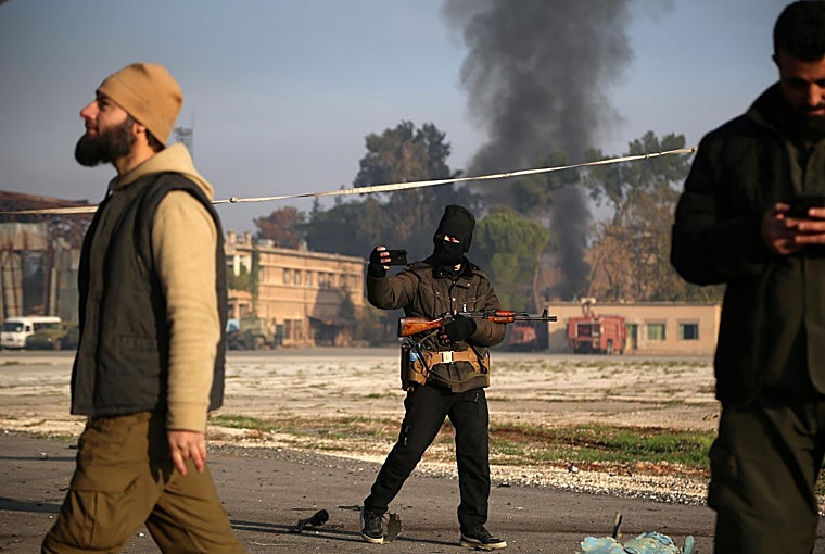 Rebeldes sirios toman el control de aeropuertos militares y civiles en Alepo