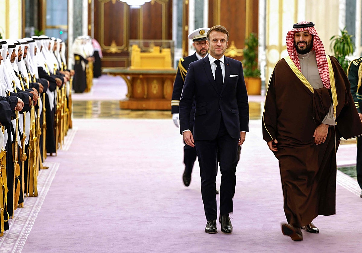 El presidente francés Macron se reúne con el príncipe heredero de Arabia Saudí, Mohammed Bin Salman
