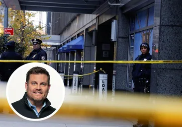 Asesinan a tiros en plena calle en Manhattan al CEO de UnitedHealthcare, la mayor aseguradora médica del mundo