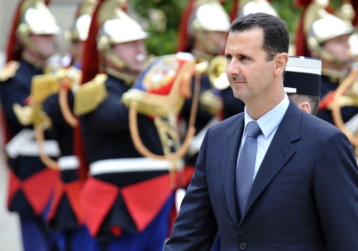 El presidente sirio Bashar al Assad llega al palacio del Elíseo en París para reunirse con su homólogo francés el 12 de julio de 2008