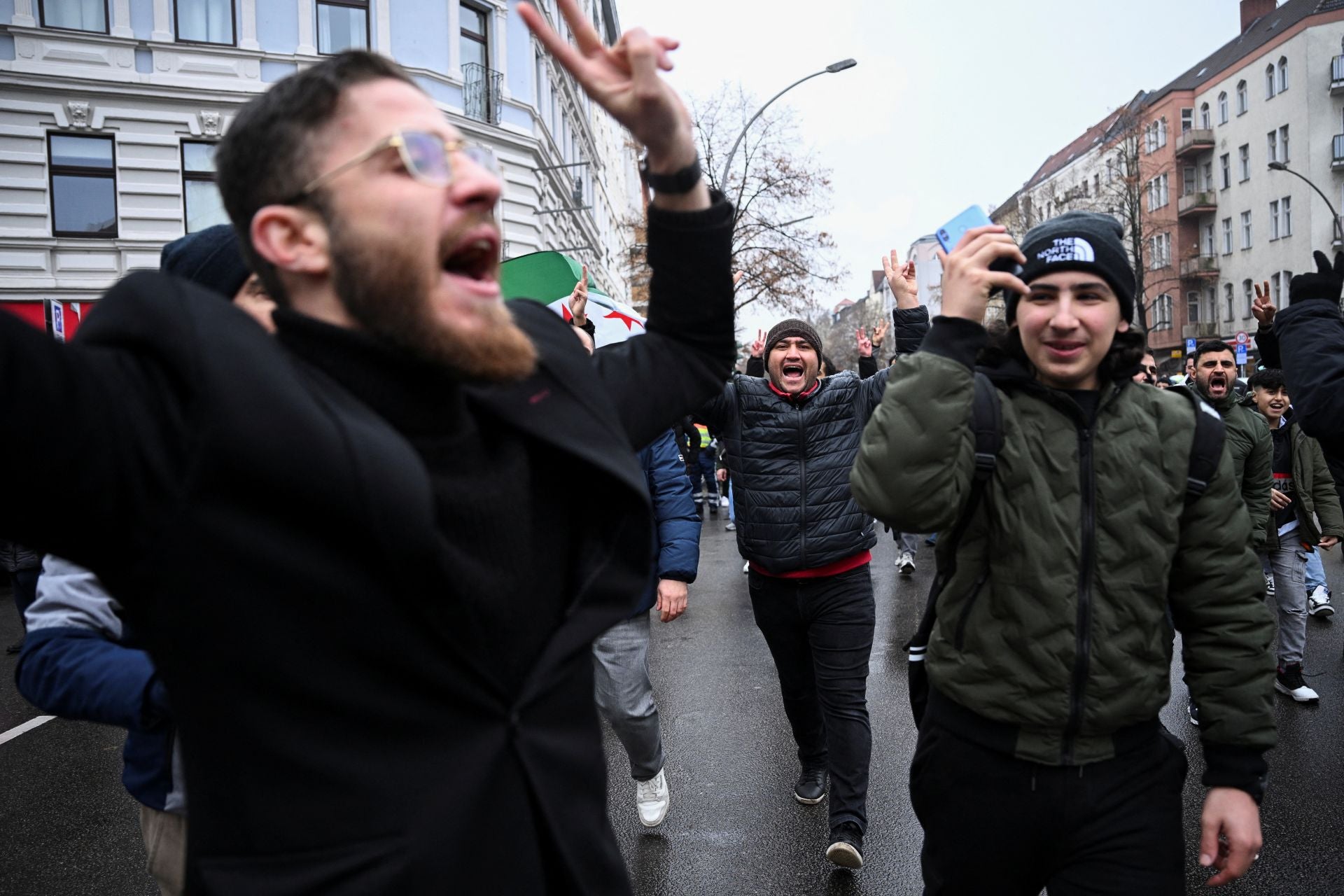 Sirios en Berlín celebran la caída de Assad