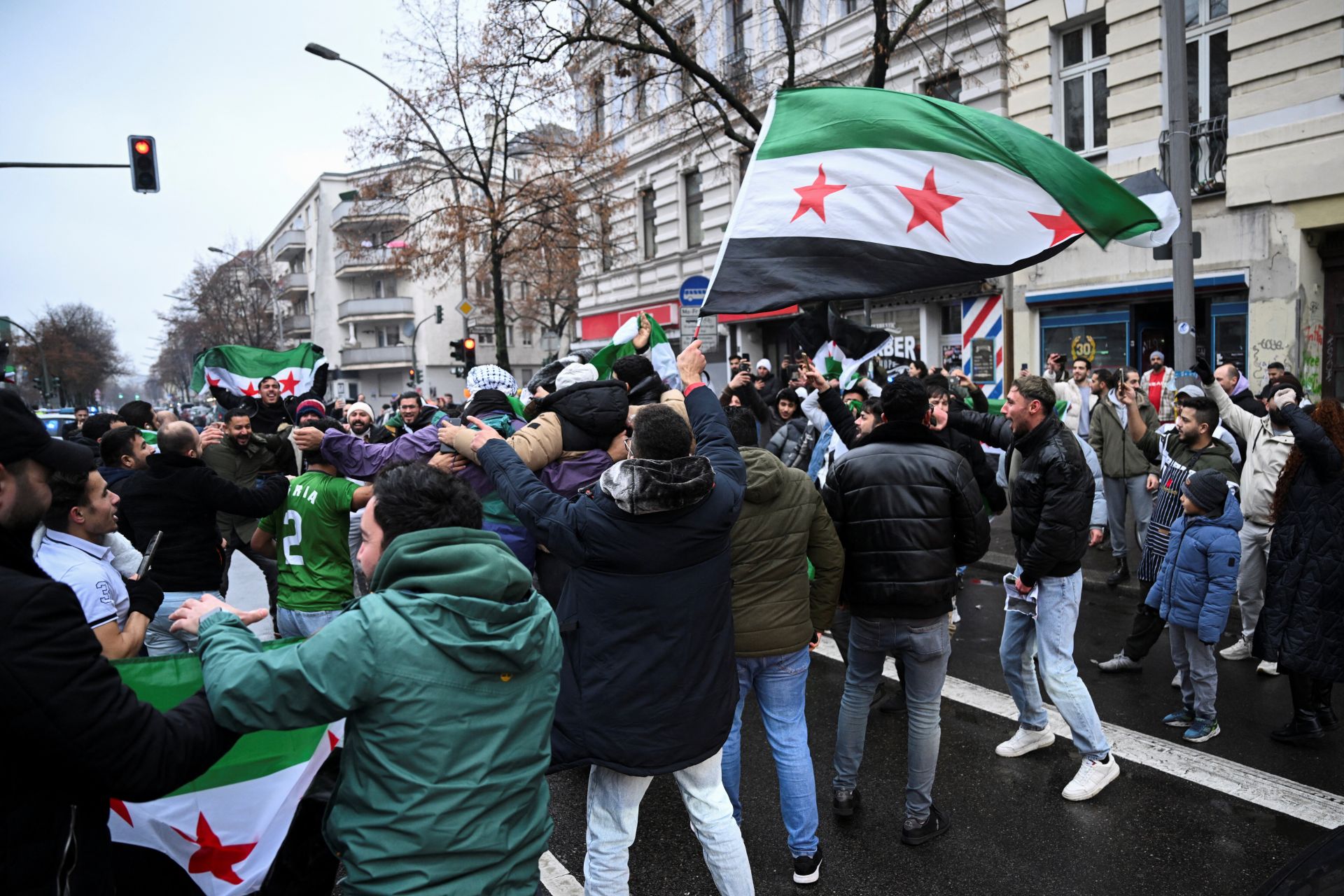 Sirios en Berlín celebran la caída de Assad