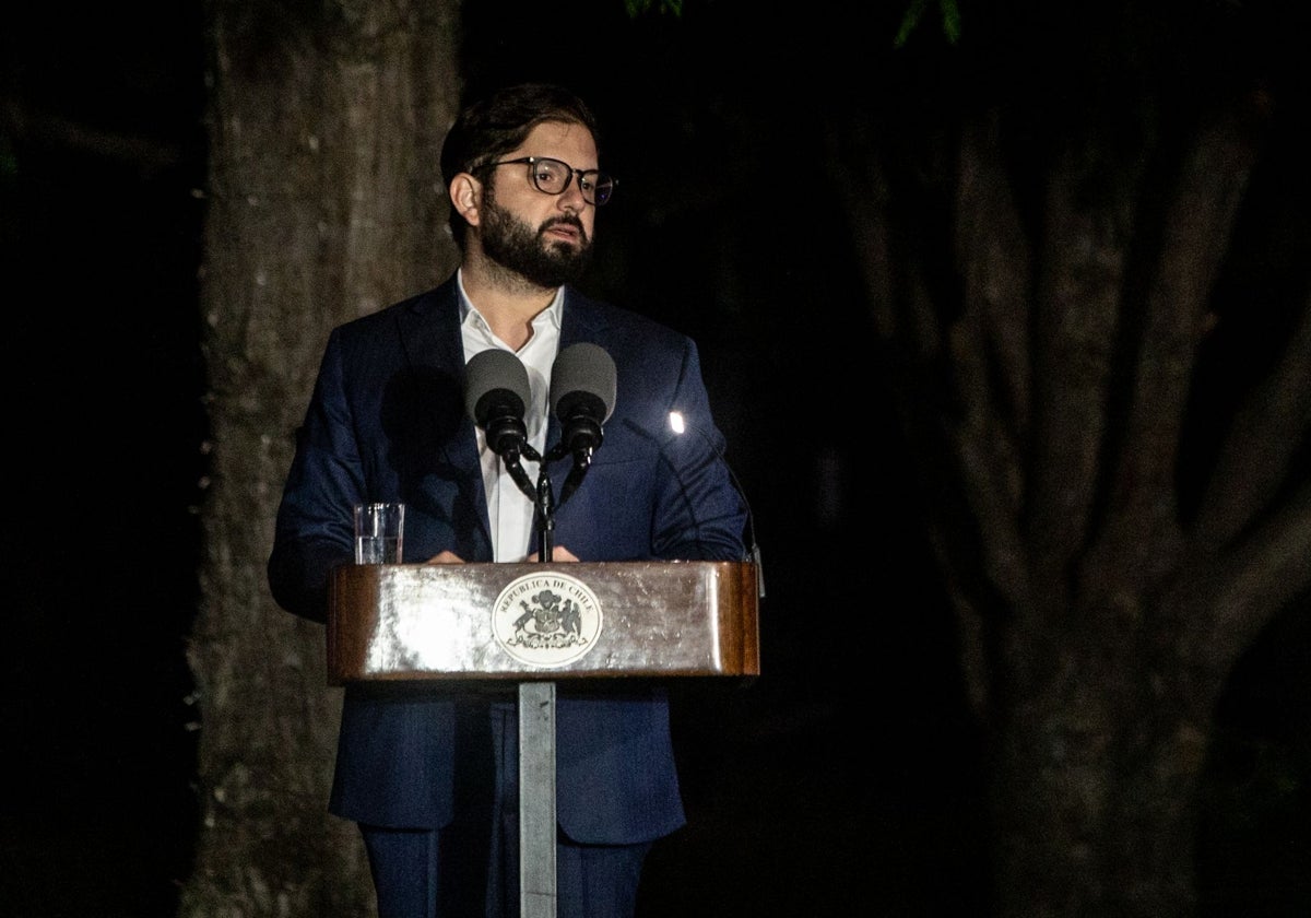 El presidente de Chile, Gabriel Boric, habla durante la ceremonia 'Desde Belén a Chile: una luz de esperanza'