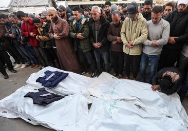 Israel mata a 5 reporteros palestinos en un ataque frente a un hospital en Gaza
