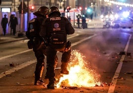 Una mochila con explosivos hiere a dos agentes de policía en Berlín