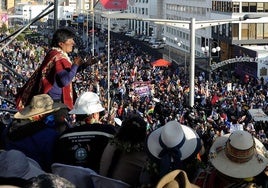 Seguidores de Evo Morales requisan hoteles en la región cocalera de Bolivia para evitar la detención del expresidente