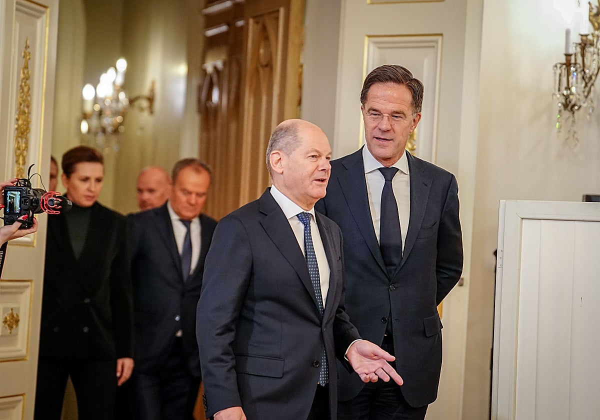 Olaf Scholz y el secretario general de la OTAN, Mark Rutte, en la Cumbre de la OTAN en el Mar Báltico