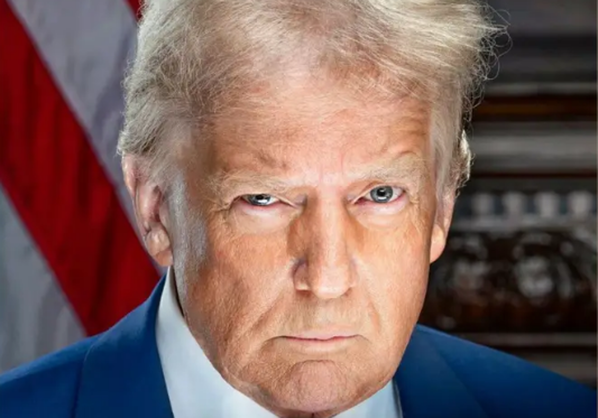 El nuevo retrato presidencial de Trump sobre lo que se espera en su segundo mandato que recuerda a la ficha policial que tomaron del magnate en agosto de 2023 en la cárcel del condado de Fulton (Georgia)