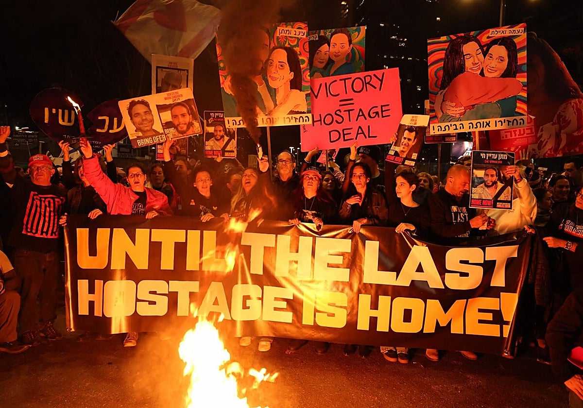 Familiares de los rehenes protestan el sábado en Tel Aviv