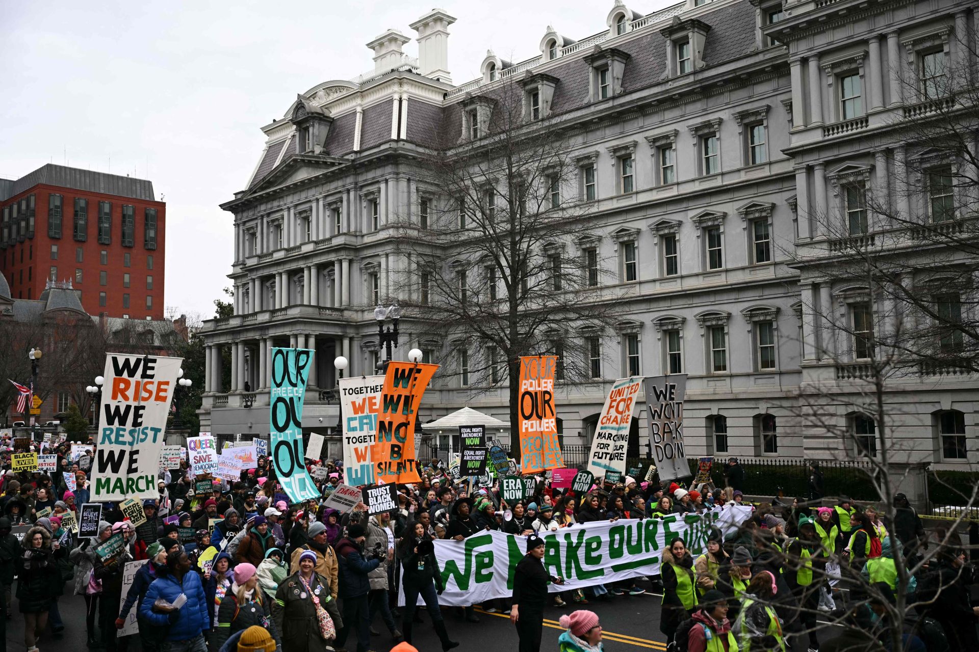 Miles de personas se manifiestan contra Trump en Washington