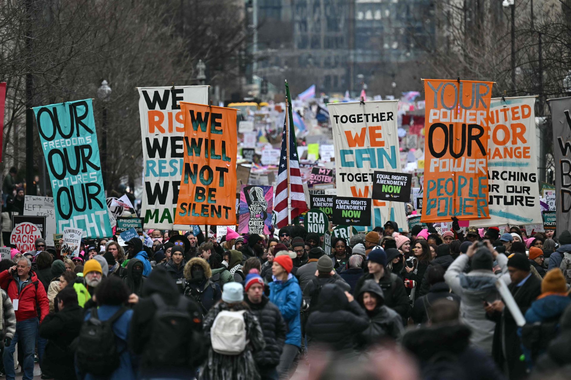 Miles de personas se manifiestan contra Trump en Washington