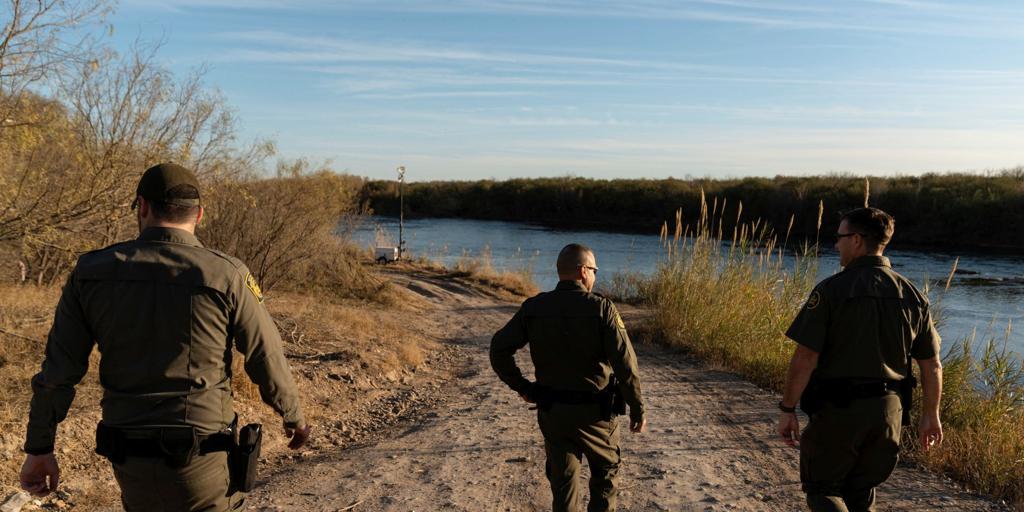 Trump envía 1.500 militares a la frontera con México y ataca los programas de inclusión