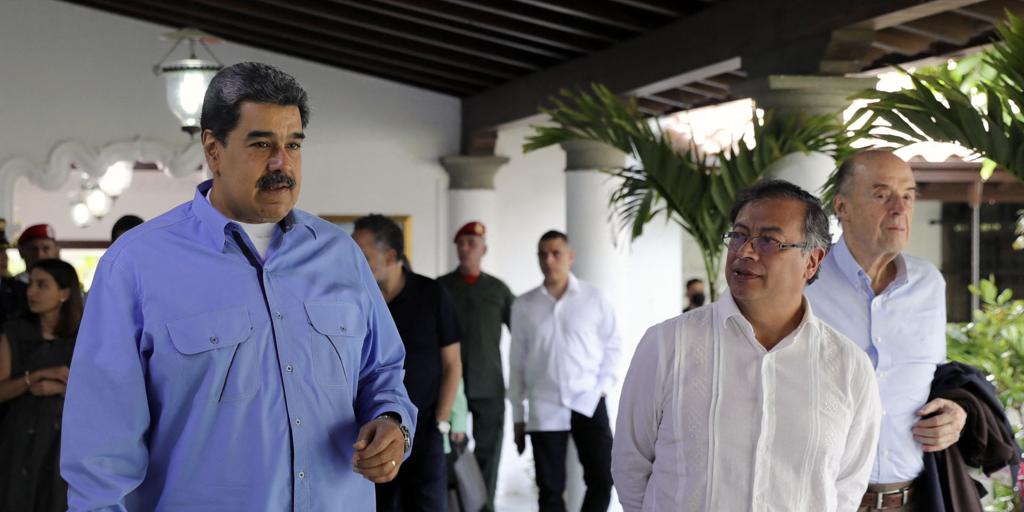 Petro pide ayuda a Maduro para desactivar la violencia en la frontera