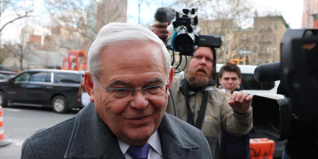 Condenado a once años de prisión el exsenador demócrata Bob Menendez por aceptar sobornos