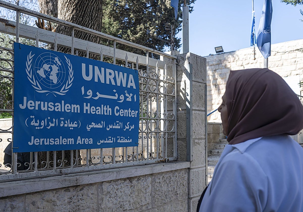 Vista de la entrada a la sede de la agencia de la ONU para los refugiados palestinos ( UNRWA ), este miércoles