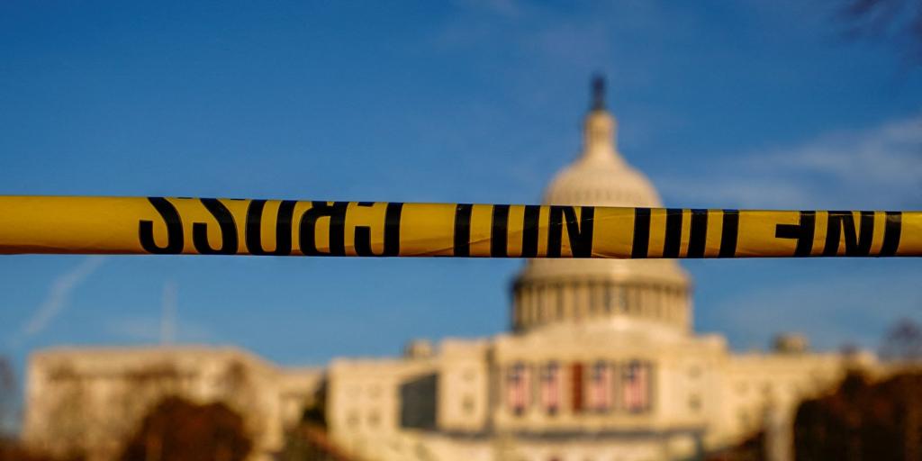 Detenido junto al Capitolio de EE.UU. un hombre que quería matar a altos cargos de la Administración Trump