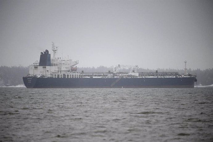 Carguero atracado en un puerto del Mar Báltico