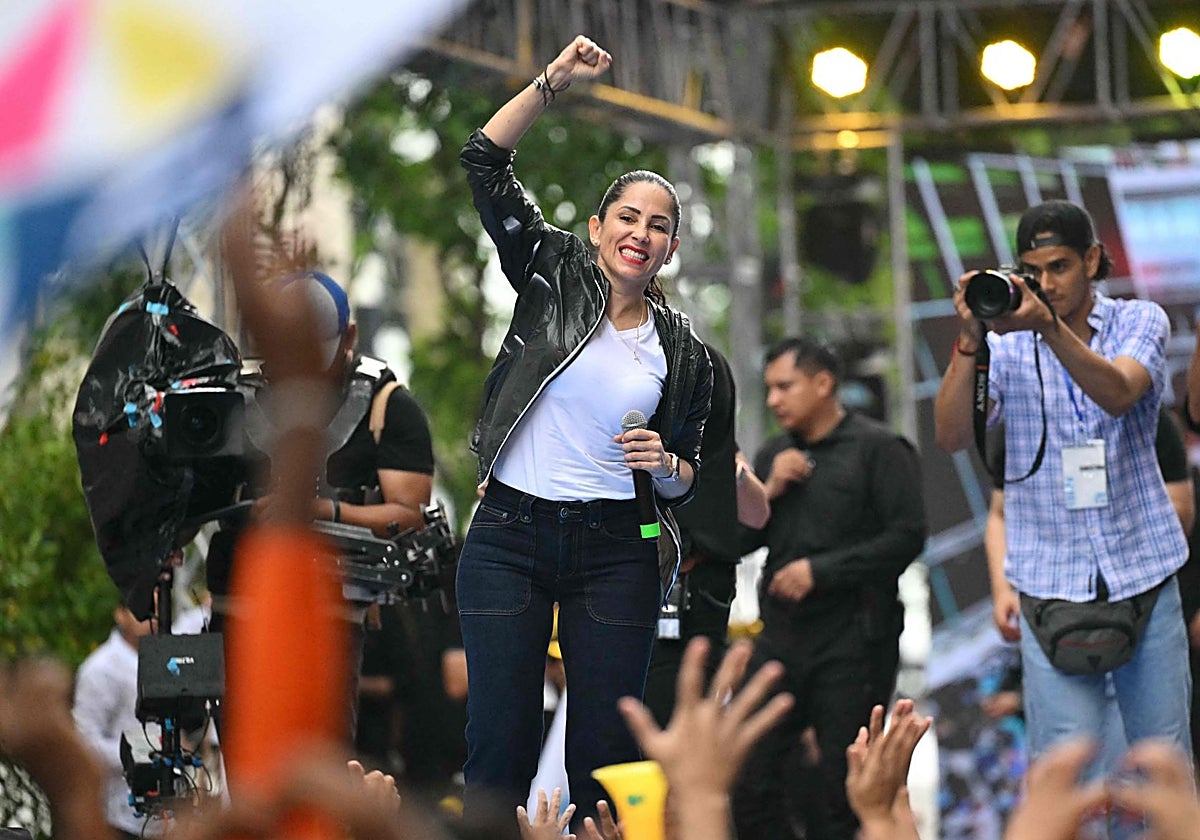 La candidata presidencial de Ecuador por el Movimiento Revolución Ciudadana, Luisa González